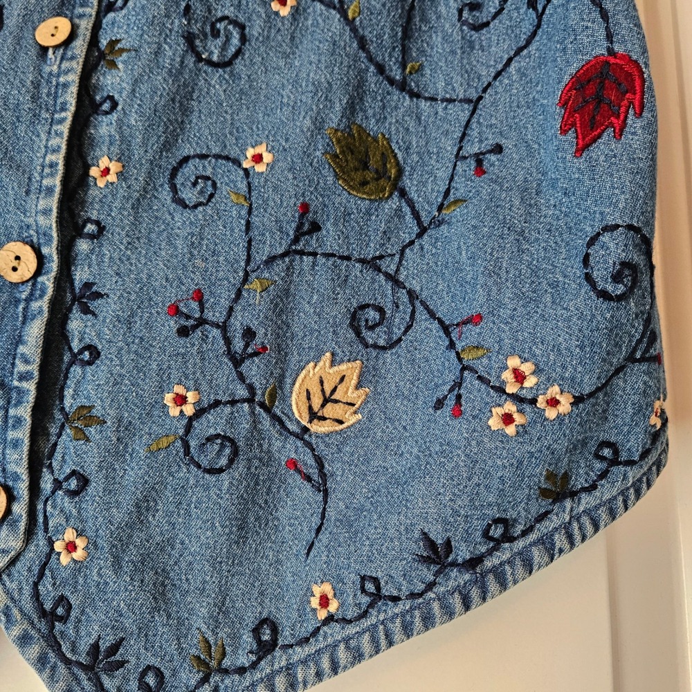 Vtg Bobbie Brooks Embroidered Floral Denim Vest Large Blue Cottage Garden Button - Picture 3 of 8